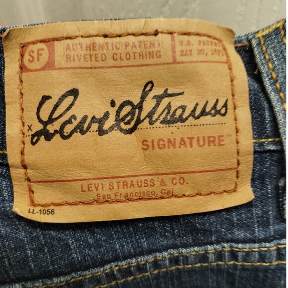 Levi Strauss Signature Women's Size 14 Short Bootcut Medium Wash Blue Jeans - Picture 4 of 7